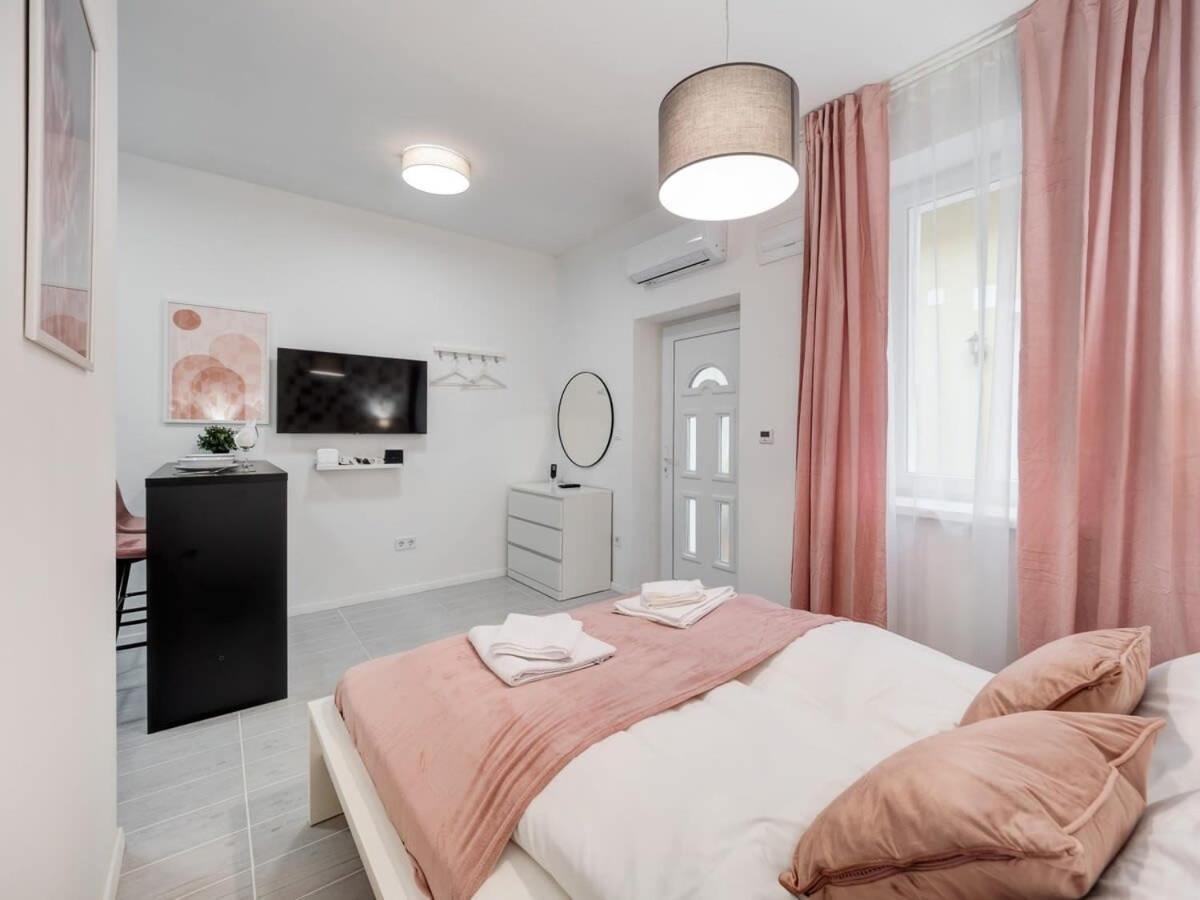 Cute Central Studio With Ac Budapest Bagian luar foto