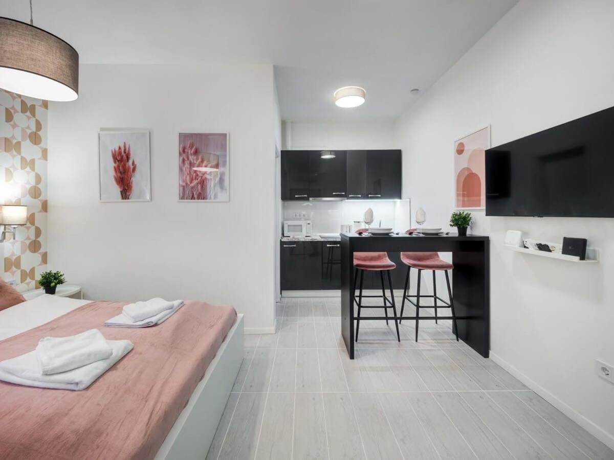 Cute Central Studio With Ac Budapest Bagian luar foto