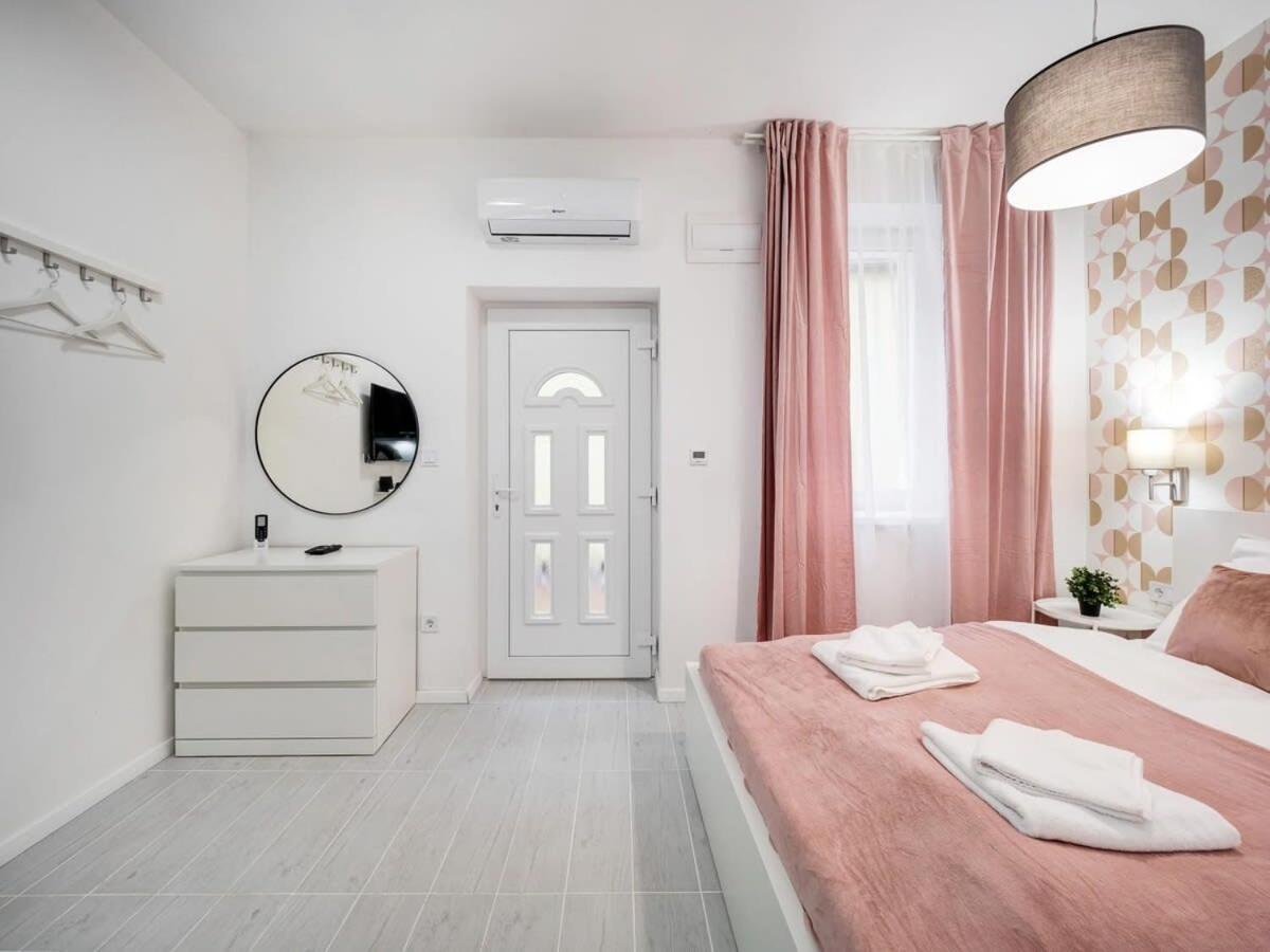 Cute Central Studio With Ac Budapest Bagian luar foto
